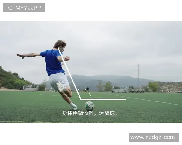 杨芳独家揭秘:深入浅出分享我的足球心得与技巧解析 杨芳独家揭秘:深入浅出分享我的足球心得与技巧解析