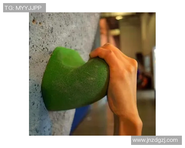 攀岩新手必看:从零开始的力量训练与技巧提升全攻略 攀岩新手必看:从零开始的力量训练与技巧提升全攻略