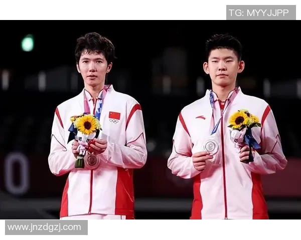 成都羽毛球队与武汉羽毛球队赛后复盘分析比赛经验与战术策略总结 成都羽毛球队与武汉羽毛球队赛后复盘分析比赛经验与战术策略总结