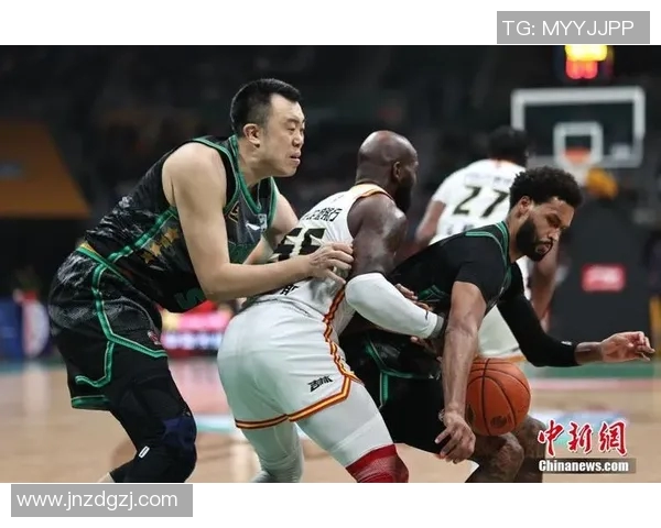 九台队与辽宁队在CBA赛场的激烈对决展现篮球魅力与团队精神 九台队与辽宁队在CBA赛场的激烈对决展现篮球魅力与团队精神