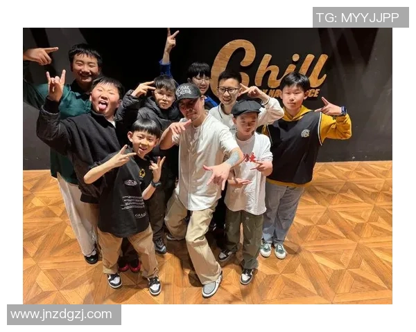 深圳街舞队中路突破革新引领街舞新风潮与文化变革探索 深圳街舞队中路突破革新引领街舞新风潮与文化变革探索