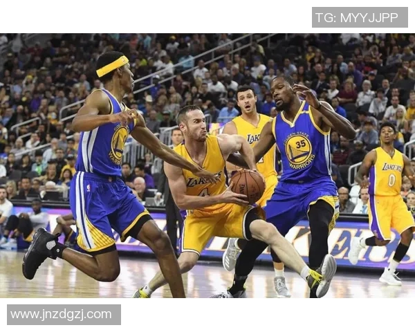 湖人队与火箭精彩对决视频回放全程回顾与精彩瞬间分析 湖人队与火箭精彩对决视频回放全程回顾与精彩瞬间分析